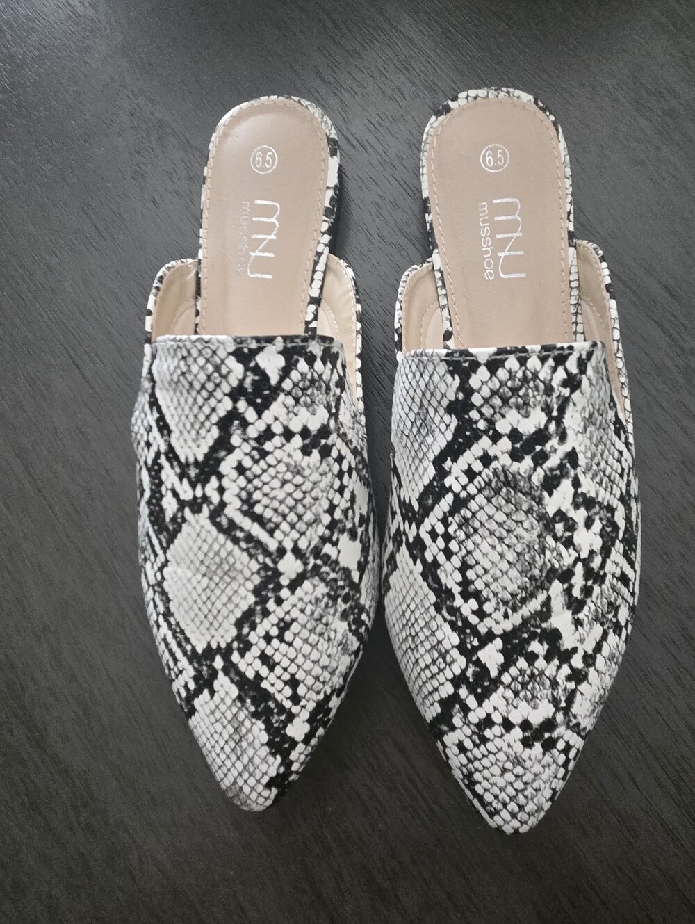 MUSSHOE Snakeskin Pointed Toe Mule Flats Black White Size 6.5 Like New - Picture 2 of 11